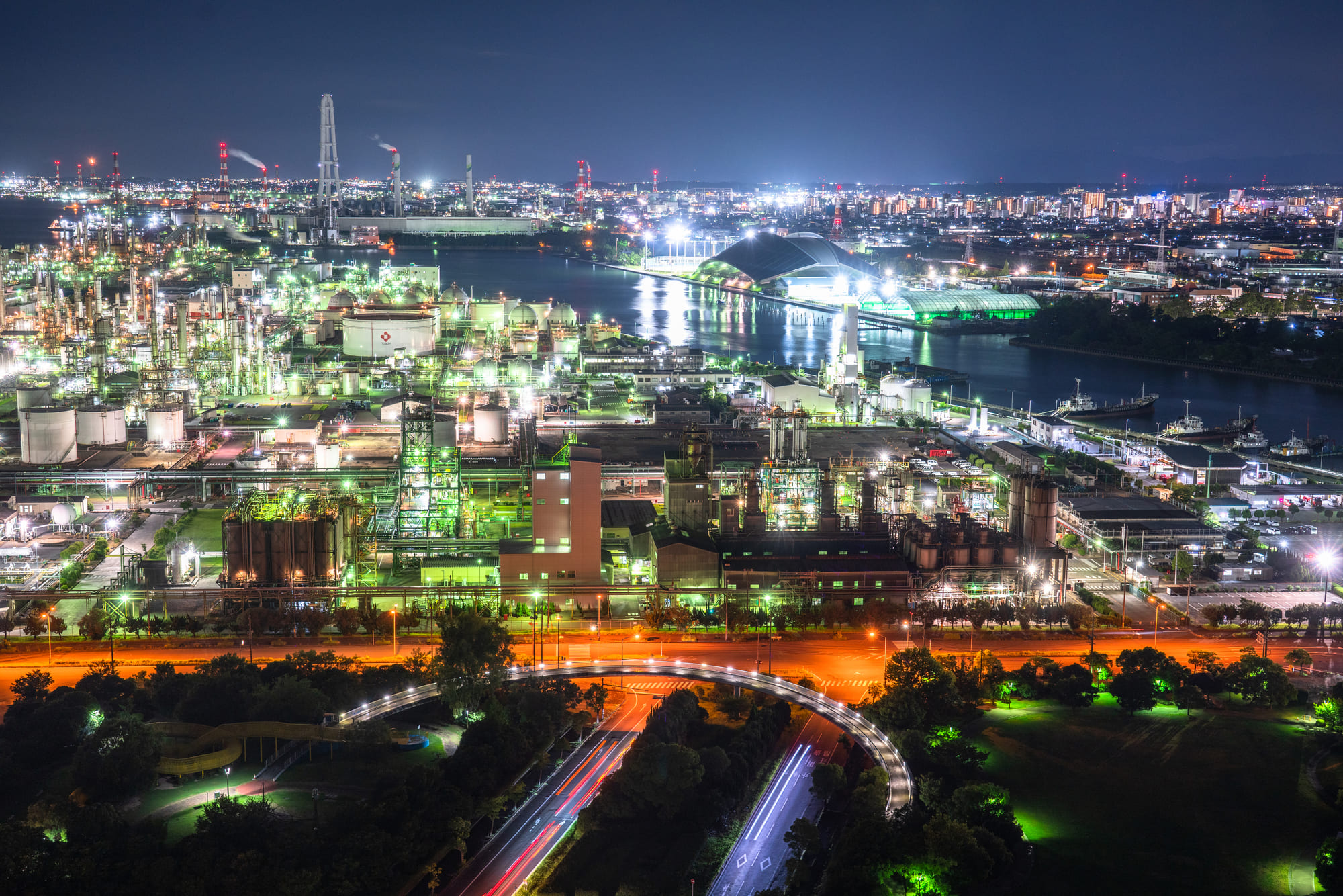 三重県は、賑わいのある都市景観や、豊かな自然の景色が見られるのが特徴です。この記事では三重県のおすすめメンズエステ店をご紹介します。近鉄四日市駅周辺にお店が多く、その他に松阪や津駅周辺にもお店があります。自宅やホテル出張に対応しているお店も多数あるので、ルームに出向かず楽しむことができます。この記事では三重県内の人気メンズエステをエリア別（四日市、津・松阪）に紹介します。それぞれのお店の特徴や割引情報も載せているので、三重県内でおすすめメンズエステをお探しの方はぜひチェックしてみてください。